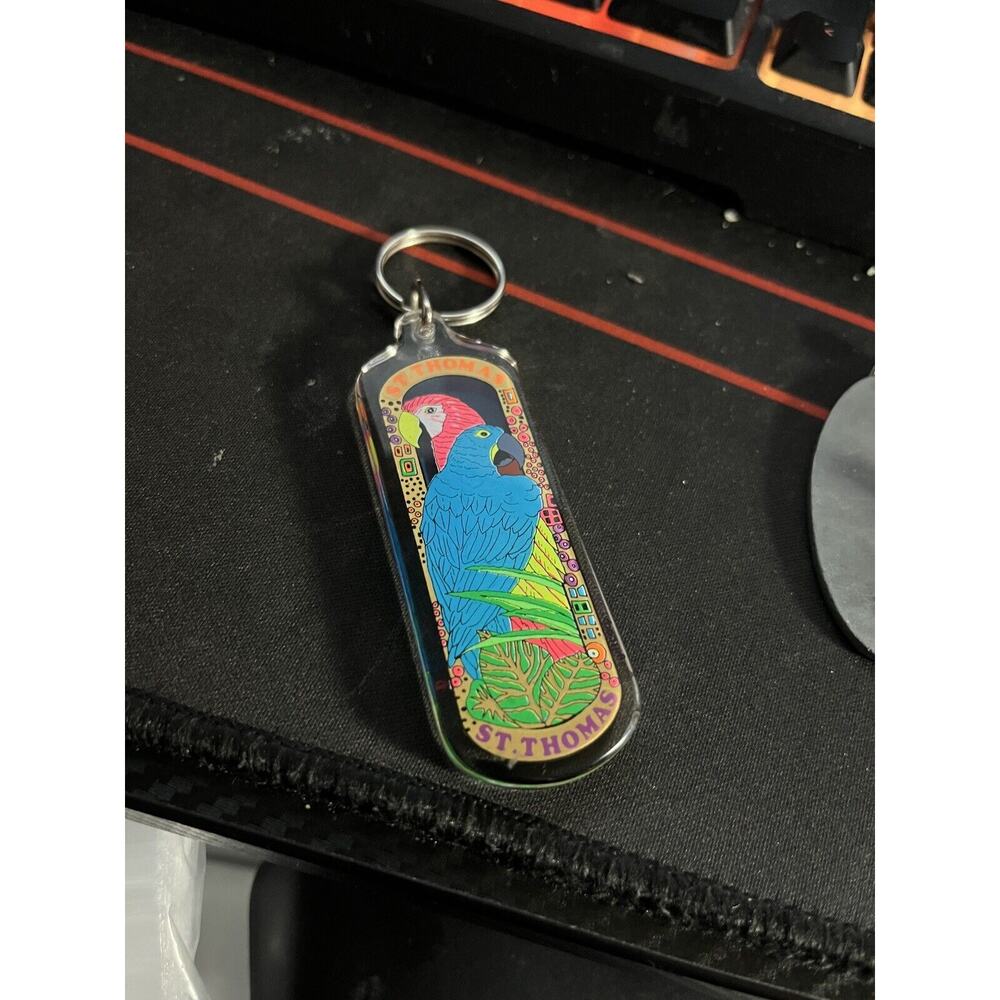 St. Thomas Souvenir Keychain Vivid Colors Parrot Focus - Picture 4 of 4